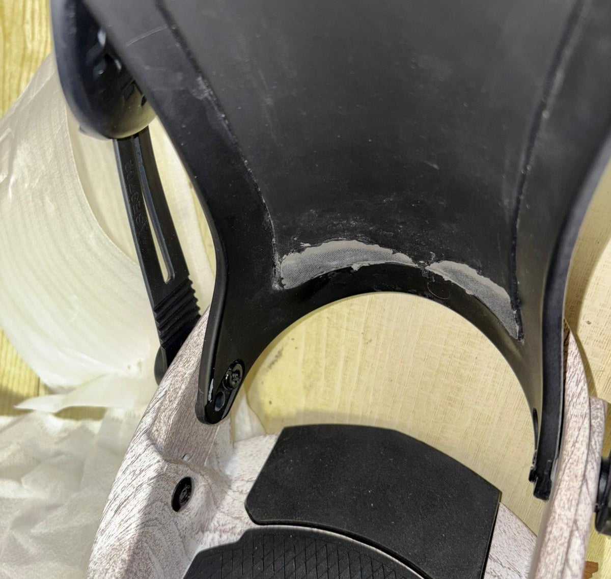 全新現貨$2100 Union Atlas bindings All Mountain 背板內底部小脫皮 