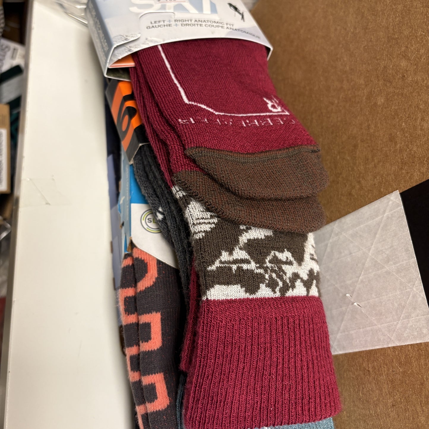 大量滑雪襪, 請到 222店選購, Burton, Smartwool, Dakine, others