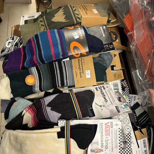大量滑雪襪, 請到 222店選購, Burton, Smartwool, Dakine, others