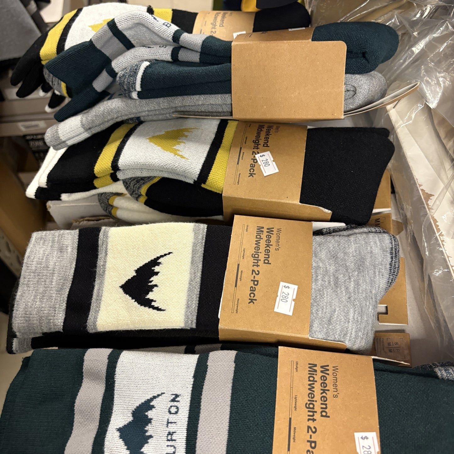 大量滑雪襪, 請到 222店選購, Burton, Smartwool, Dakine, others