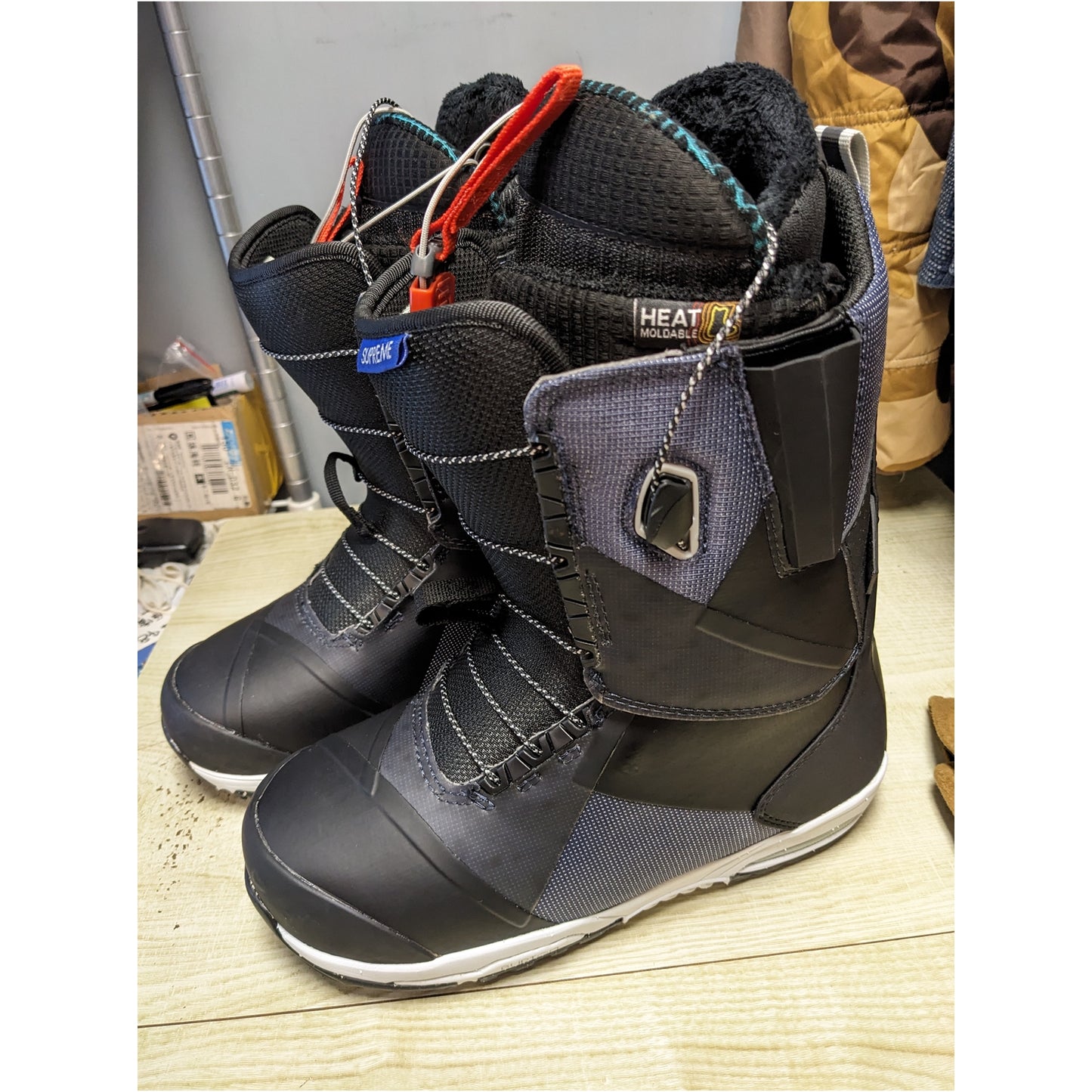 全新可到店試$2400(原價$4400) Burton頂級 Supreme 女Boots 只有一對 US7/EU38/24cm