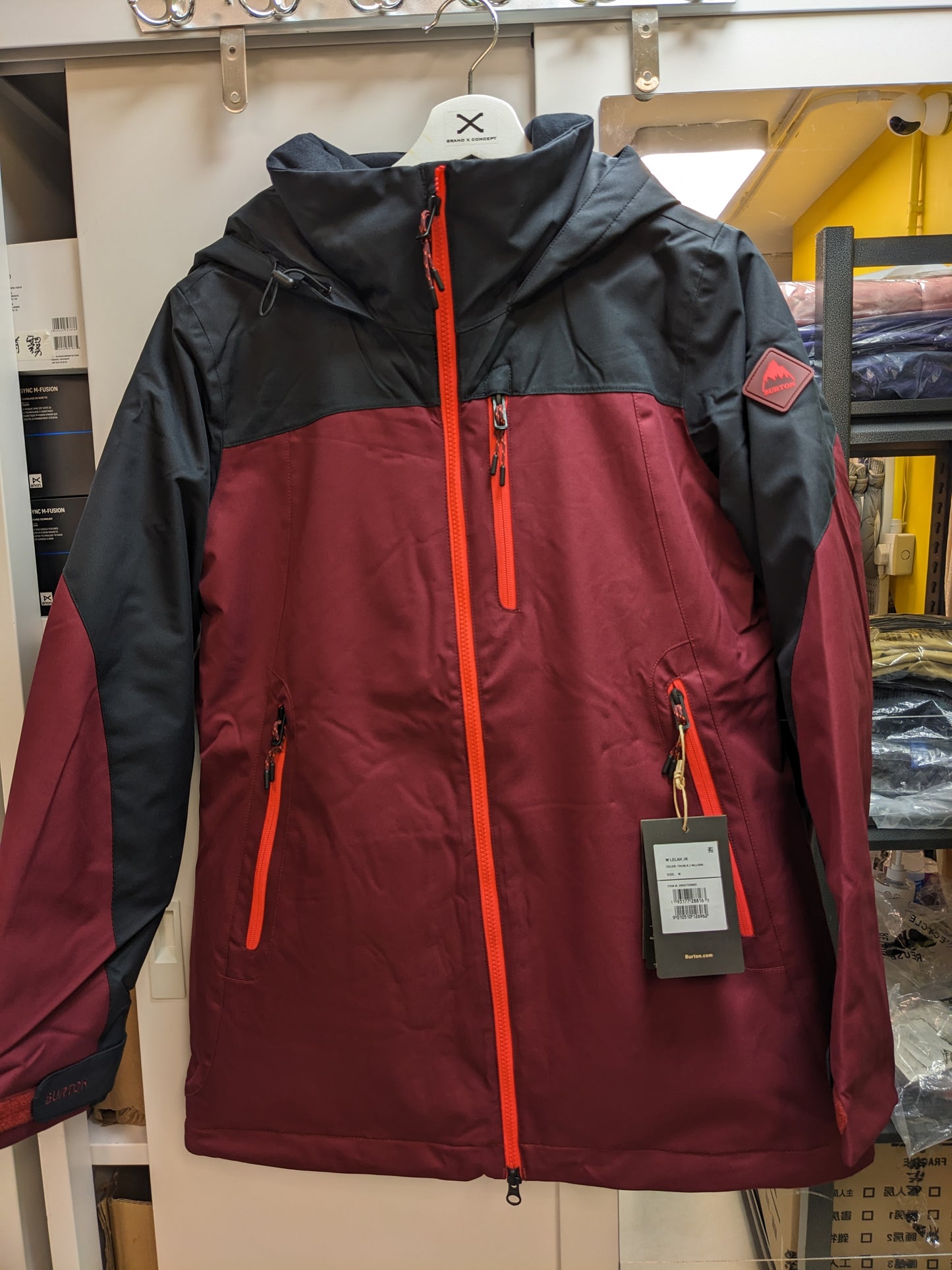 Burton Lelah jacket Woman Size M, L 防水/透氣