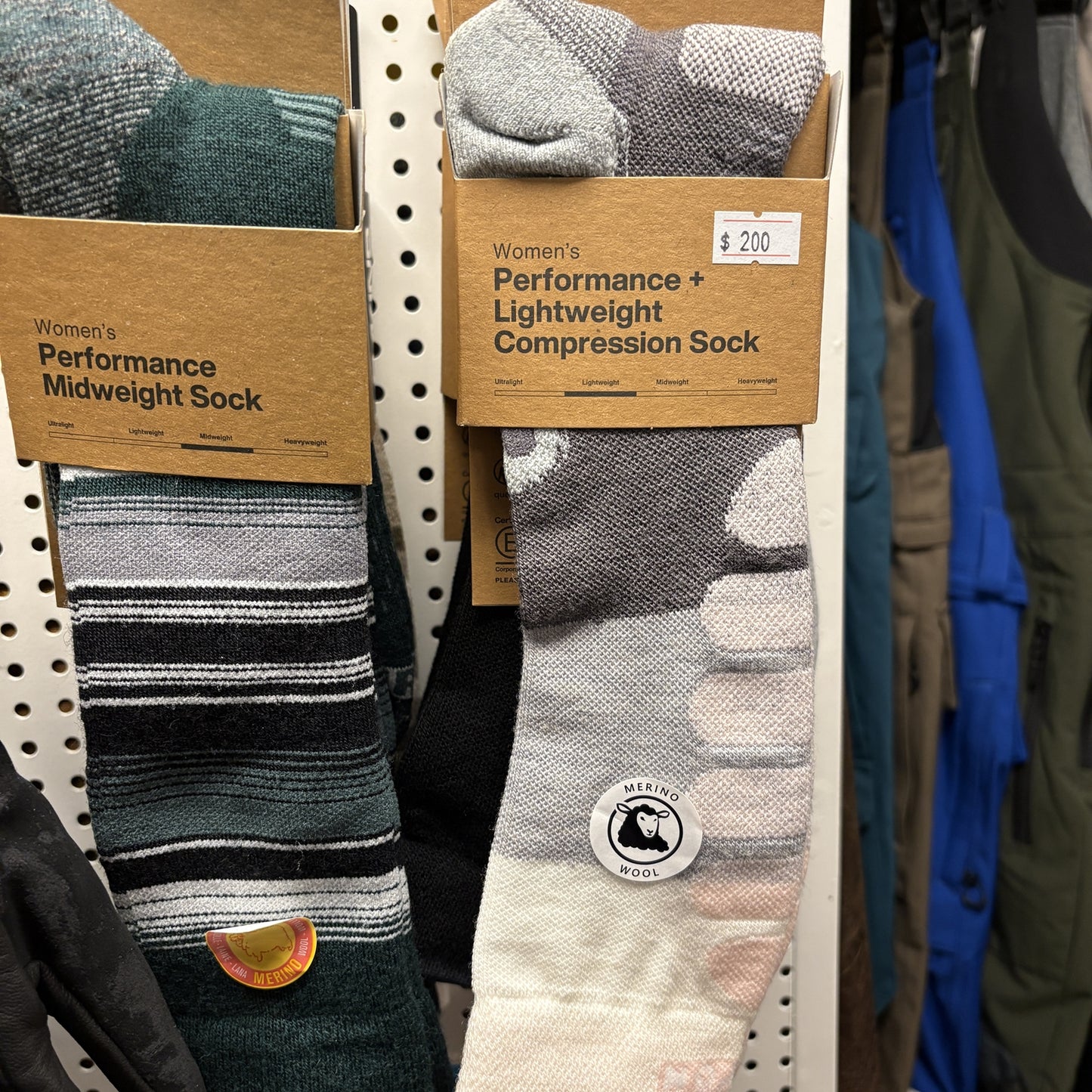 大量滑雪襪, 請到 222店選購, Burton, Smartwool, Dakine, others