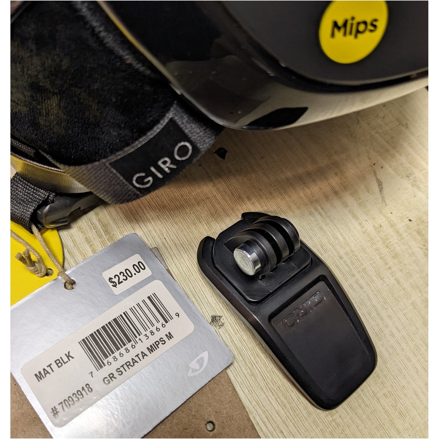 全新 Giro Strata MIPS Helmet 包攝像頭支架 頂部隨意裝拆 BOA調大小 磁石扣 氣孔可開關 滑雪頭盔