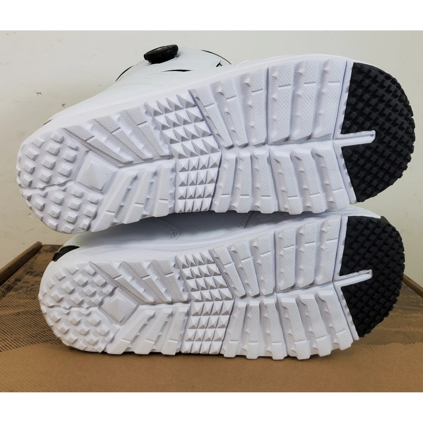 可到店試只有一對EU43 Nidecker Altai Snowboard Boots double BOA Mid-Stiff 滑雪鞋